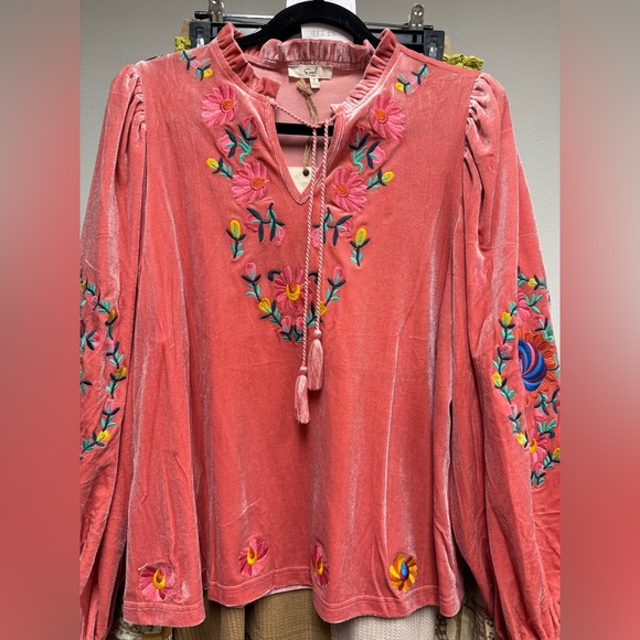 Easel Velvet Top with Embroidery - available in S-L - Picture 6 of 6